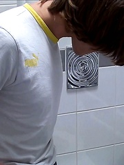 Jerking off in public wc - Gay boys pics at Twinkest.com