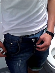 Jerking off in public wc - Gay boys pics at Twinkest.com