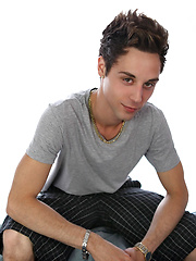 Jo Prince shows his pierced cock - Gay boys pics at Twinkest.com