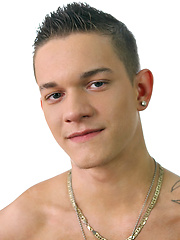 Enrique is just the kind of guy that makes us go weak in the knees - Gay boys pics at Twinkest.com