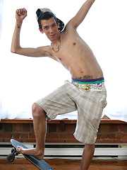 Skater boy Axel Ducharme masturbation - Gay boys pics at Twinkest.com