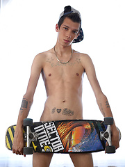 Skater boy Axel Ducharme masturbation - Gay boys pics at Twinkest.com