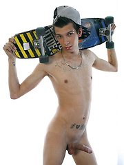 Skater boy Axel Ducharme masturbation - Gay boys pics at Twinkest.com