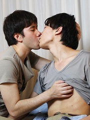 Hot blowjob scene where both boys wind up with a mouthful and spit it out into their hands - Gay boys pics at Twinkest.com