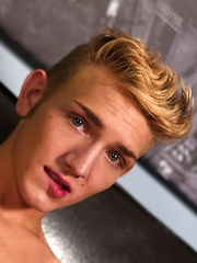 Sexy blond all American twink Dylan Hall stars in this incredibly hot LIVE show - Gay boys pics at Twinkest.com