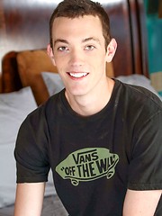 Two young guys masturbating at home - Gay boys pics at Twinkest.com