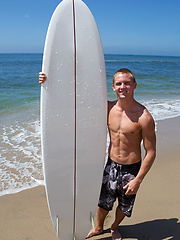 Sexy and tanned surfer boy Noel - Gay boys pics at Twinkest.com