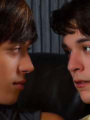 Matthew Keading is dealing with a break up by hanging out with BFF Jamie Sanders - Gay boys pics at Twinkest.com