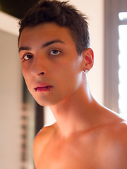 While Jasper Robinson is in the shower he gets a surprise visitor - Gay boys pics at Twinkest.com