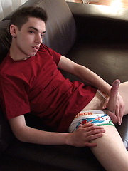 Twink wanking off his dick - Gay boys pics at Twinkest.com