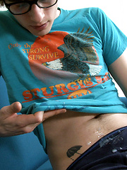 Dude plays with his ass hole - Gay boys pics at Twinkest.com