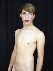 Interview And Solo With JR - Gay boys pics at Twinkest.com