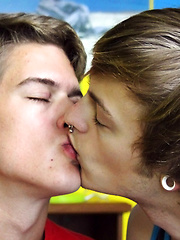 Alex Gets A Great Raw Ride - Gay boys pics at Twinkest.com