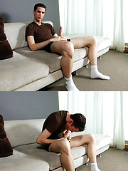 Twink Tyler James sucks his own cock - Gay boys pics at Twinkest.com