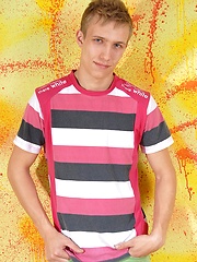 Blonde boy Bradley solo pics - Gay boys pics at Twinkest.com