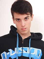 David plays with own tight asshole - Gay boys pics at Twinkest.com