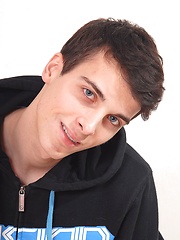 David plays with own tight asshole - Gay boys pics at Twinkest.com
