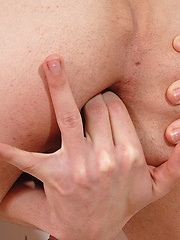 David plays with own tight asshole - Gay boys pics at Twinkest.com