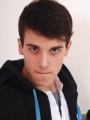 David plays with own tight asshole - Gay boys pics at Twinkest.com