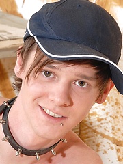 Freddie shows uncut dick - Gay boys pics at Twinkest.com