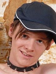 Freddie shows uncut dick - Gay boys pics at Twinkest.com