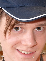 Freddie shows uncut dick - Gay boys pics at Twinkest.com