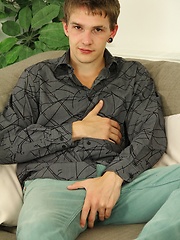 Beautiful college boy Sam Forte strokes his uncut dick. - Gay boys pics at Twinkest.com