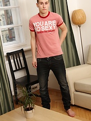 College boy Kody Dunn whips out his firm cock. - Gay boys pics at Twinkest.com