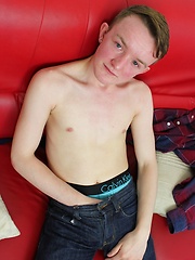 Smooth twink Brett Wright busts a nut over his stomach. - Gay boys pics at Twinkest.com