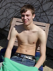 Gorgeous twink Andreas busts hit nut outdoors. - Gay boys pics at Twinkest.com
