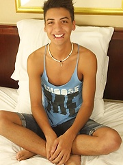 Smooth twink Roman Daniels busts a nut onto his stomach. - Gay boys pics at Twinkest.com