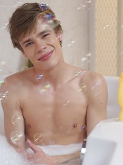 Romantic Tryst Proves Nothing More Than A Crude Bathtime Fuck For These Two Beauties! - Gay boys pics at Twinkest.com