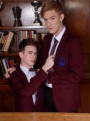 Two Hot, Horny Students Kill Time With A Raw, Cum-Drenched Flip-Flop Desktop Fuck! - Gay boys pics at Twinkest.com