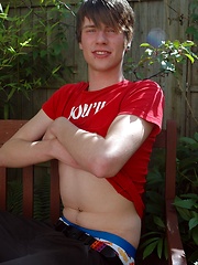 Fun-loving Daniel works up a sweat - Gay boys pics at Twinkest.com
