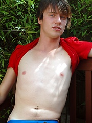 Fun-loving Daniel works up a sweat - Gay boys pics at Twinkest.com