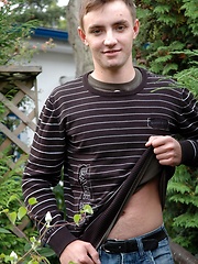 Russian student Evgeny squeezes one out - Gay boys pics at Twinkest.com
