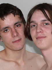 Barrett shows off his latest squeeze Reno - Gay boys pics at Twinkest.com
