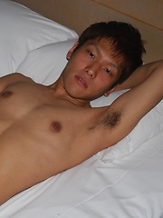 Makoto Tugs & Winks - Gay boys pics at Twinkest.com