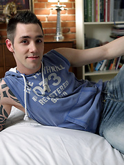 Johan Lapointe - Gay boys pics at Twinkest.com