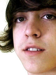 JEREMY PARKER LICKS IT UP - Gay boys pics at Twinkest.com