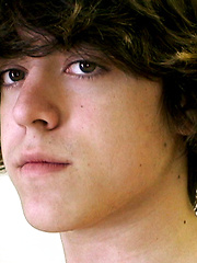 JEREMY PARKER LICKS IT UP - Gay boys pics at Twinkest.com