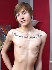 Nick Has Arrived To Share A Solo - Gay boys pics at Twinkest.com