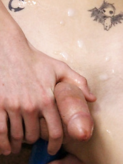 Nick Has Arrived To Share A Solo - Gay boys pics at Twinkest.com
