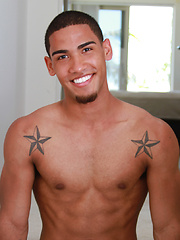 Blake loves to show off - Gay boys pics at Twinkest.com