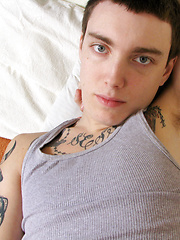 Bi Boy Blinx Gets Messy - Gay boys pics at Twinkest.com
