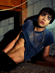 Damien Wolfe introduces himself to the Helix - Gay boys pics at Twinkest.com