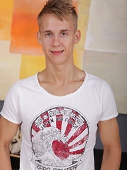 Tall ripped college boy Chris Hollander jerking off. - Gay boys pics at Twinkest.com