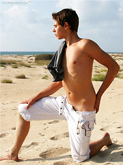 Naked Rickie on the fishing - Gay boys pics at Twinkest.com