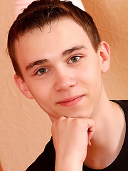 Shy teen boy Harry - Gay boys pics at Twinkest.com