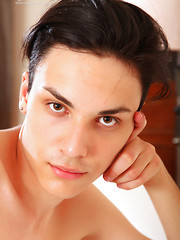 Roberto takes off his uncut cock - Gay boys pics at Twinkest.com